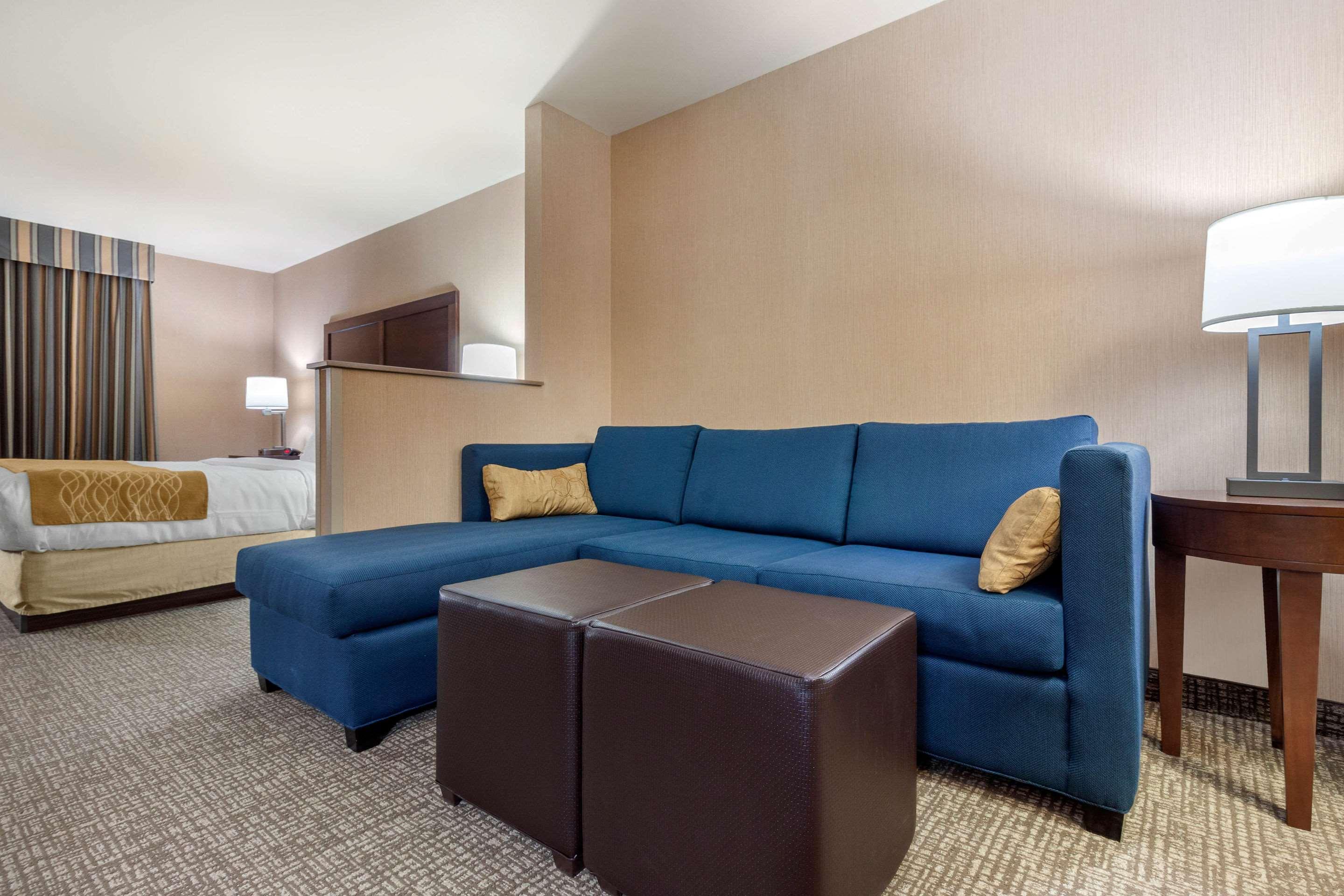 Comfort Inn & Suites Mitchell I-90 Exterior foto
