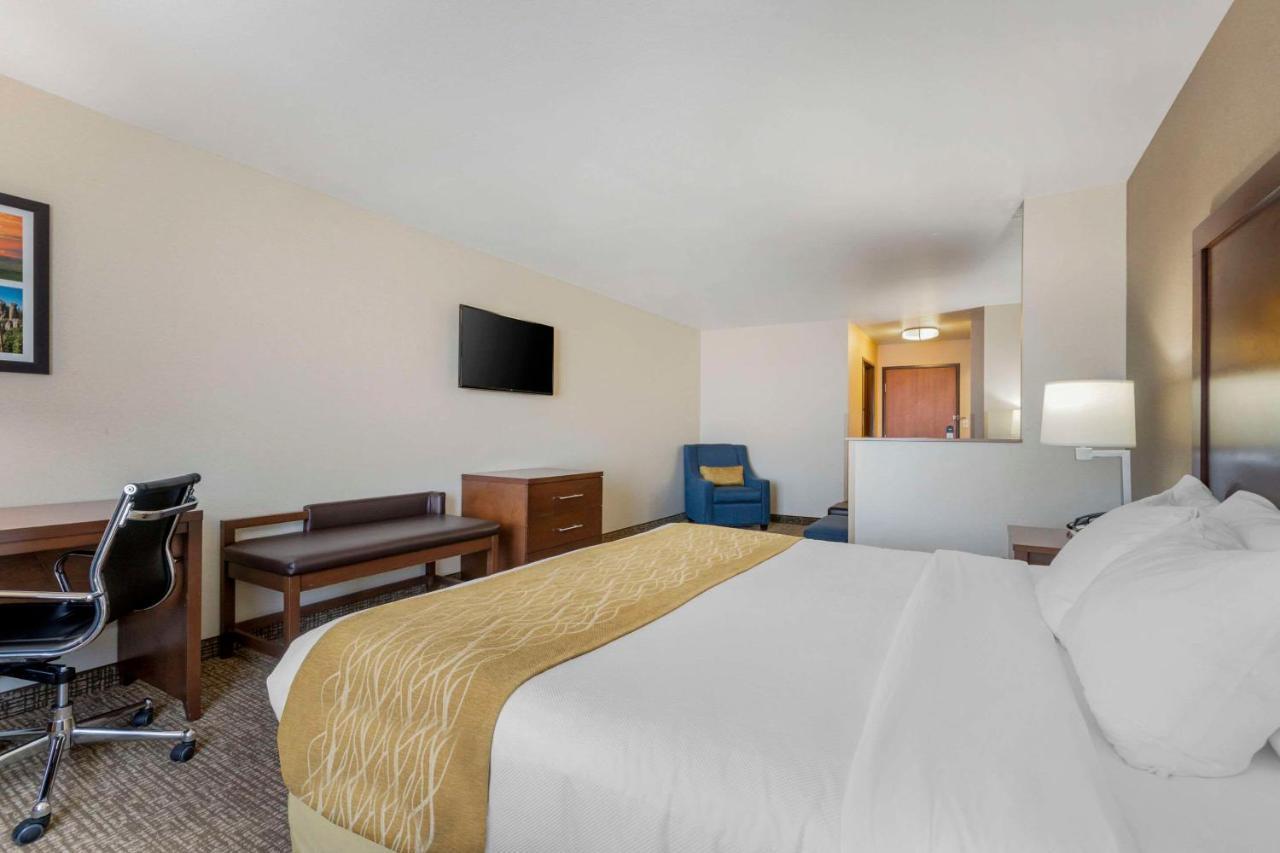 Comfort Inn & Suites Mitchell I-90 Exterior foto